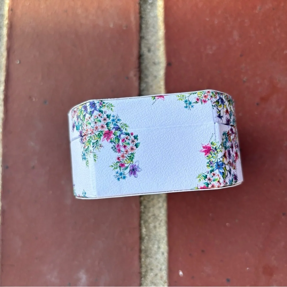 Miss Dior Floral Compact - Picture 3 of 5